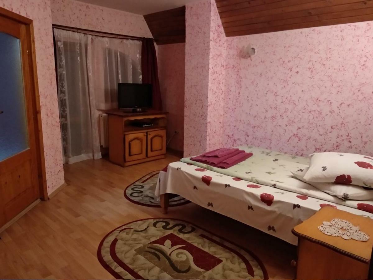 Casa Rares Sucevita Bagian luar foto